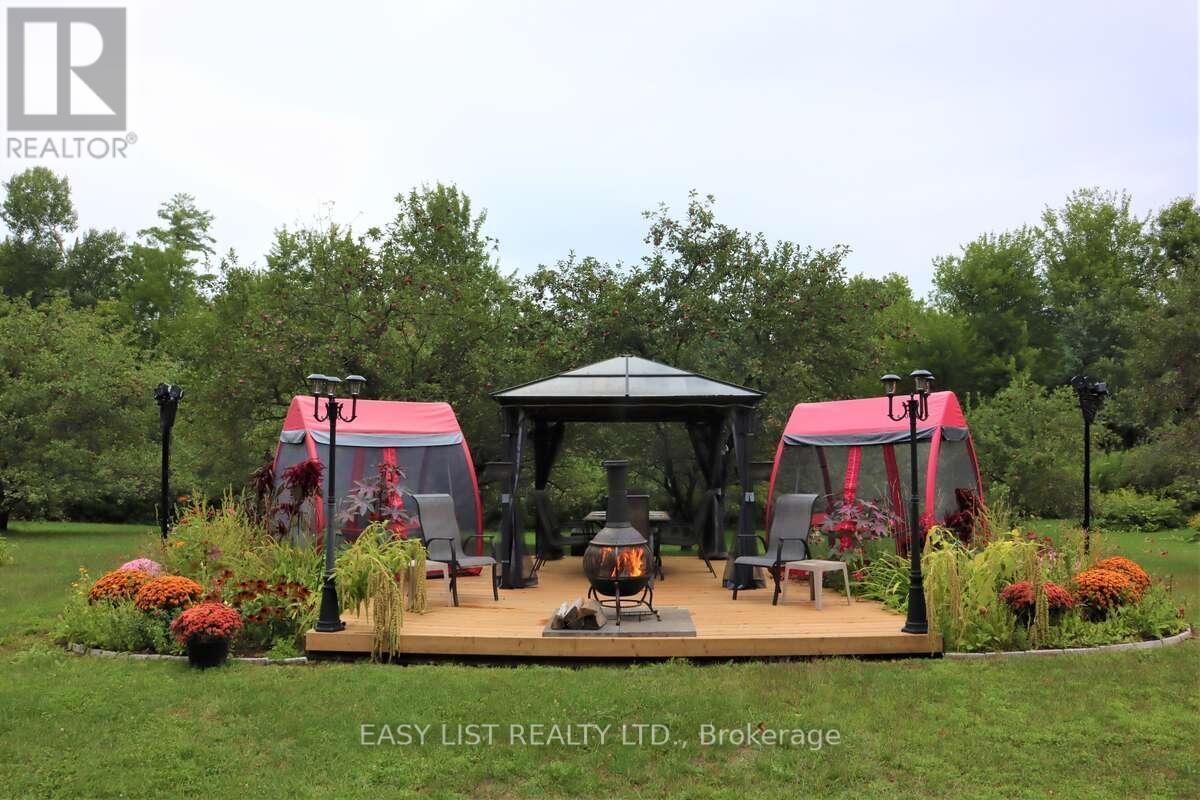 1826 Canaan Road, Ottawa, ON - Outdoor With Backyard
