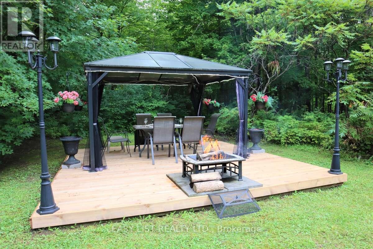 1826 Canaan Road, Ottawa, ON - Outdoor With Backyard