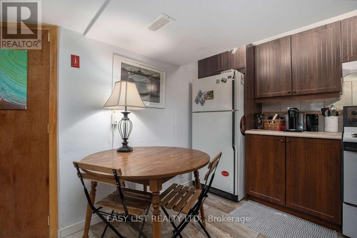 271 Mcarthur Avenue, Ottawa, ON - Indoor Photo Showing Kitchen