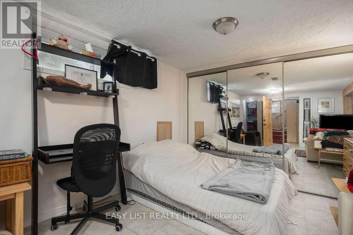 271 Mcarthur Avenue, Ottawa, ON - Indoor Photo Showing Bedroom