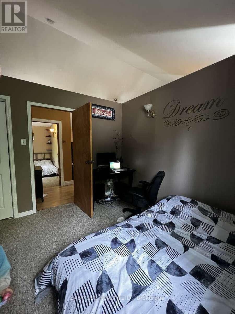 2135 Champlain Road, Tiny, ON - Indoor Photo Showing Bedroom