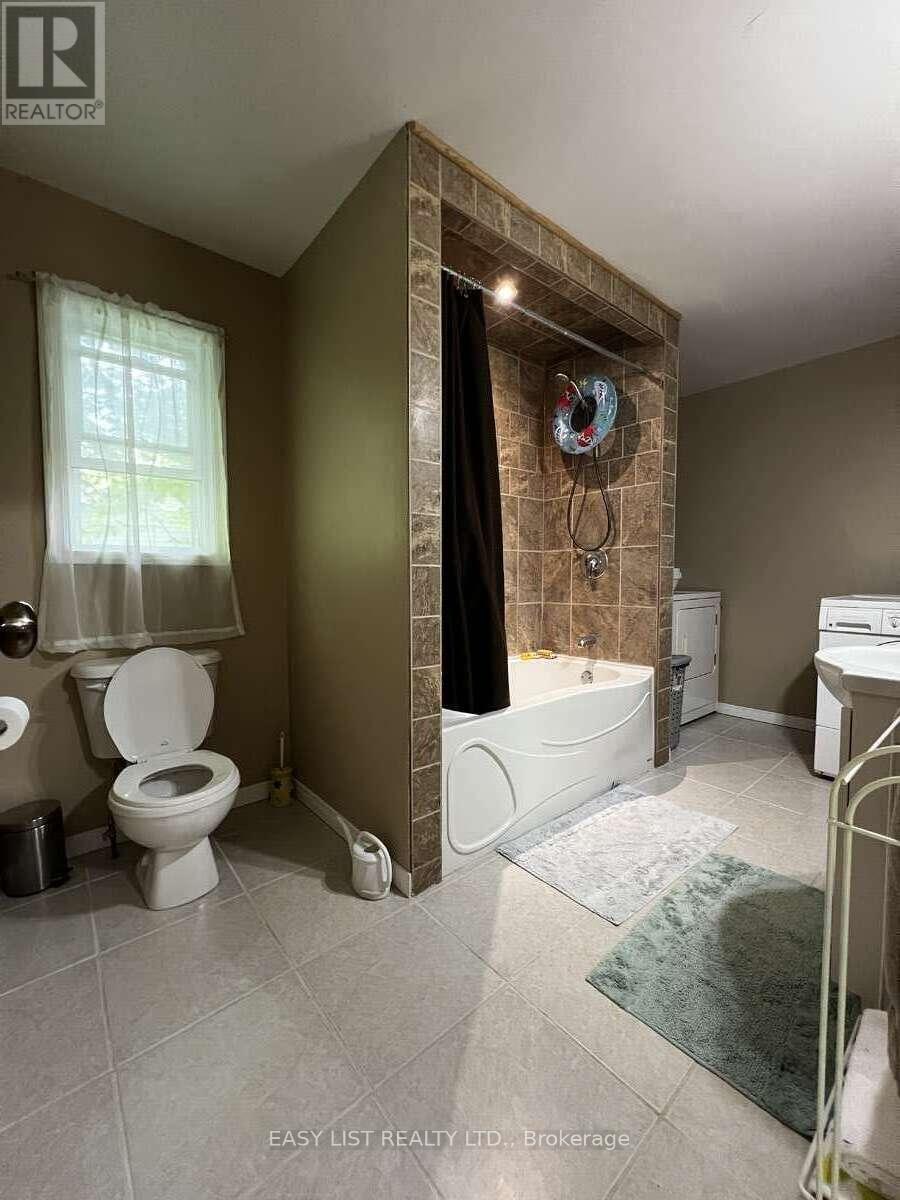2135 Champlain Road, Tiny, ON - Indoor Photo Showing Bathroom