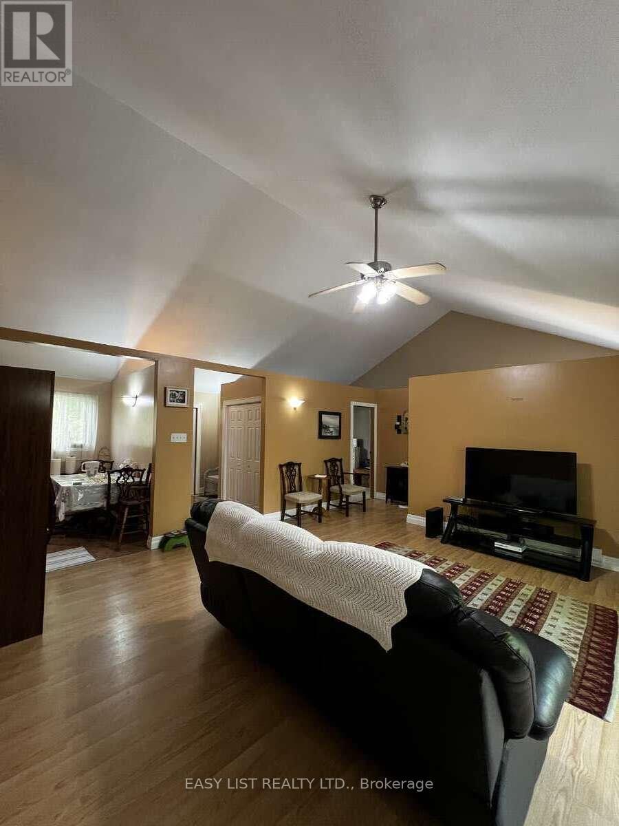 2135 Champlain Road, Tiny, ON - Indoor Photo Showing Other Room