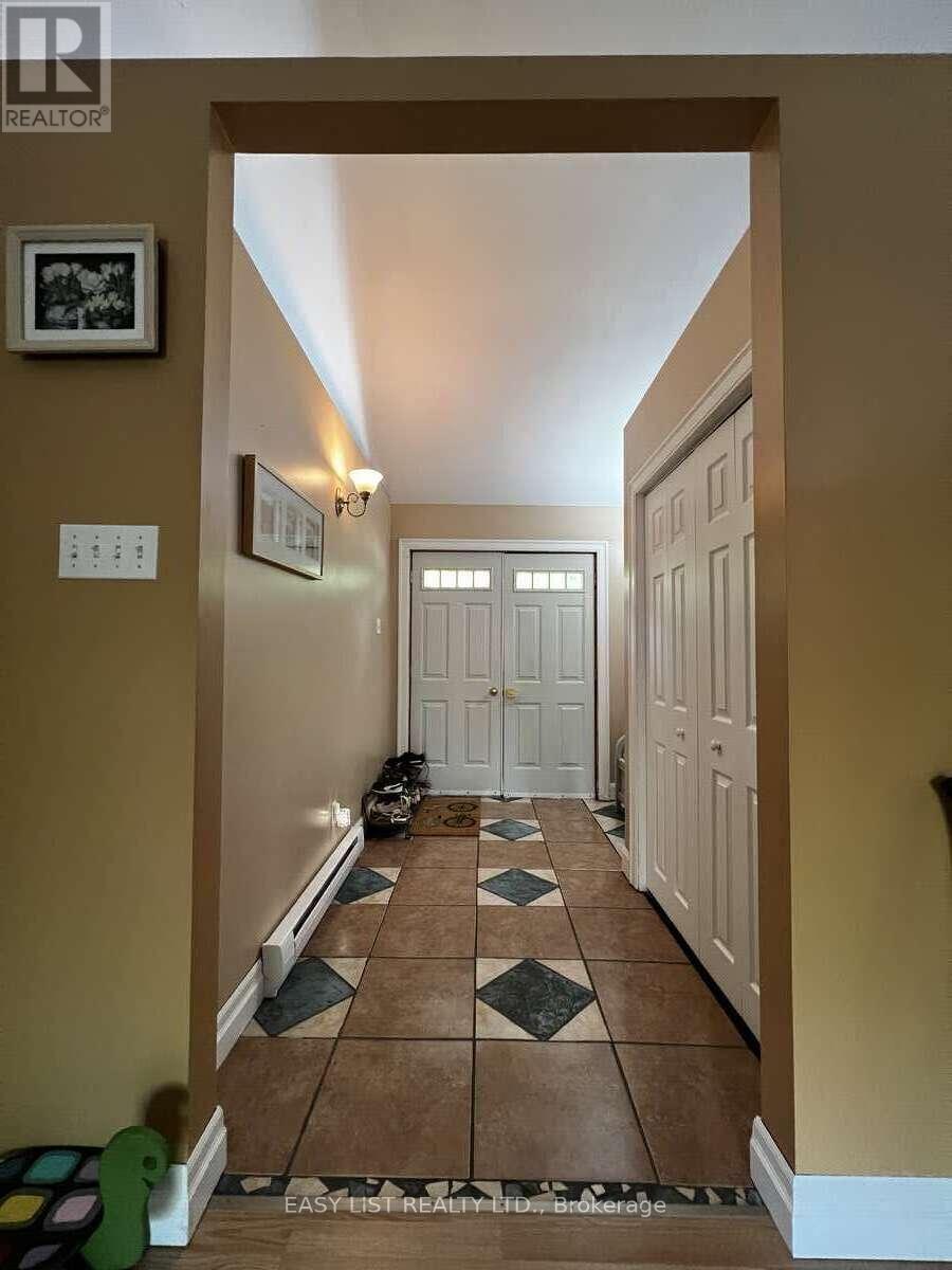 2135 Champlain Road, Tiny, ON - Indoor Photo Showing Other Room