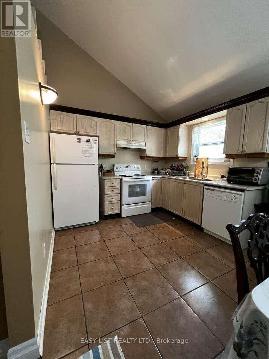 2135 Champlain Road, Tiny, ON - Indoor Photo Showing Kitchen