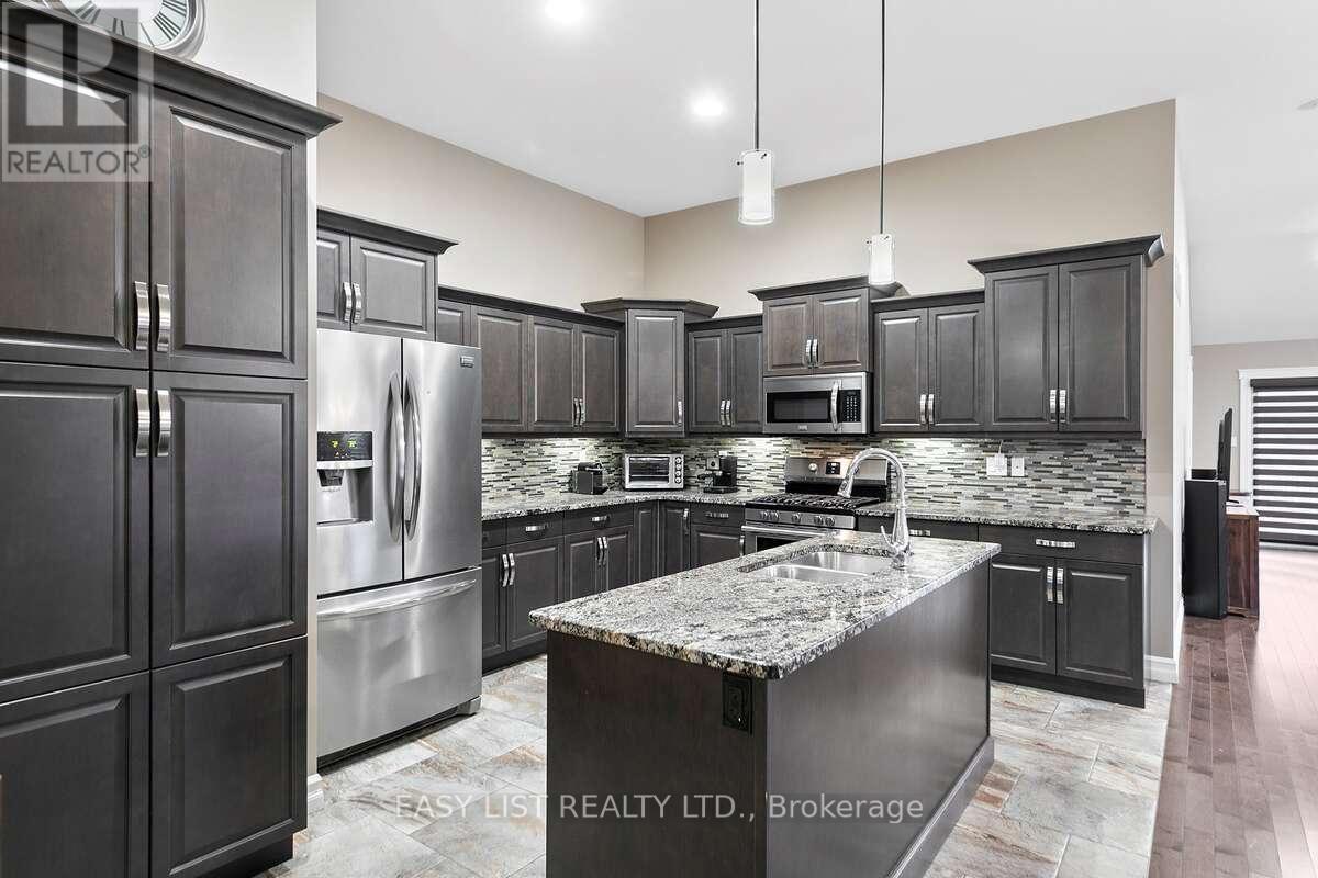 1160 Alliance Street, Lasalle, ON - Indoor Photo Showing Kitchen With Upgraded Kitchen