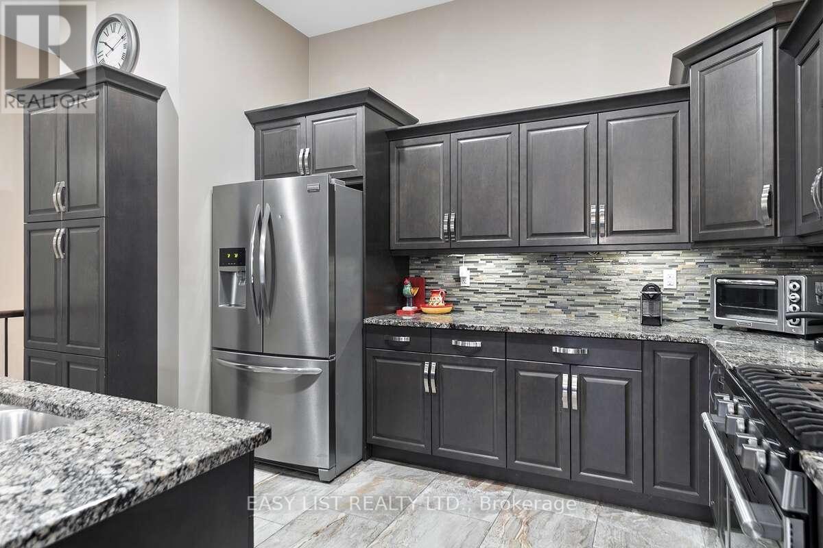 1160 Alliance Street, Lasalle, ON - Indoor Photo Showing Kitchen With Upgraded Kitchen