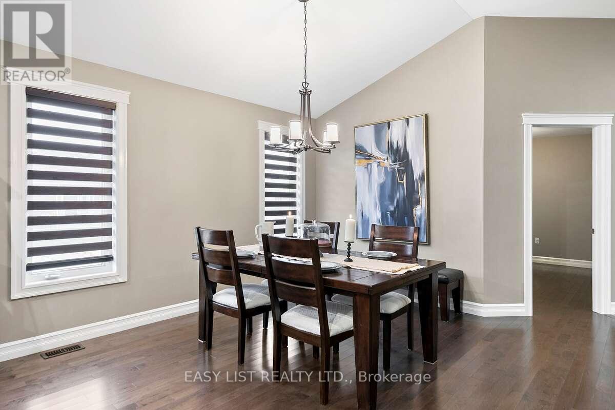 1160 Alliance Street, Lasalle, ON - Indoor Photo Showing Dining Room