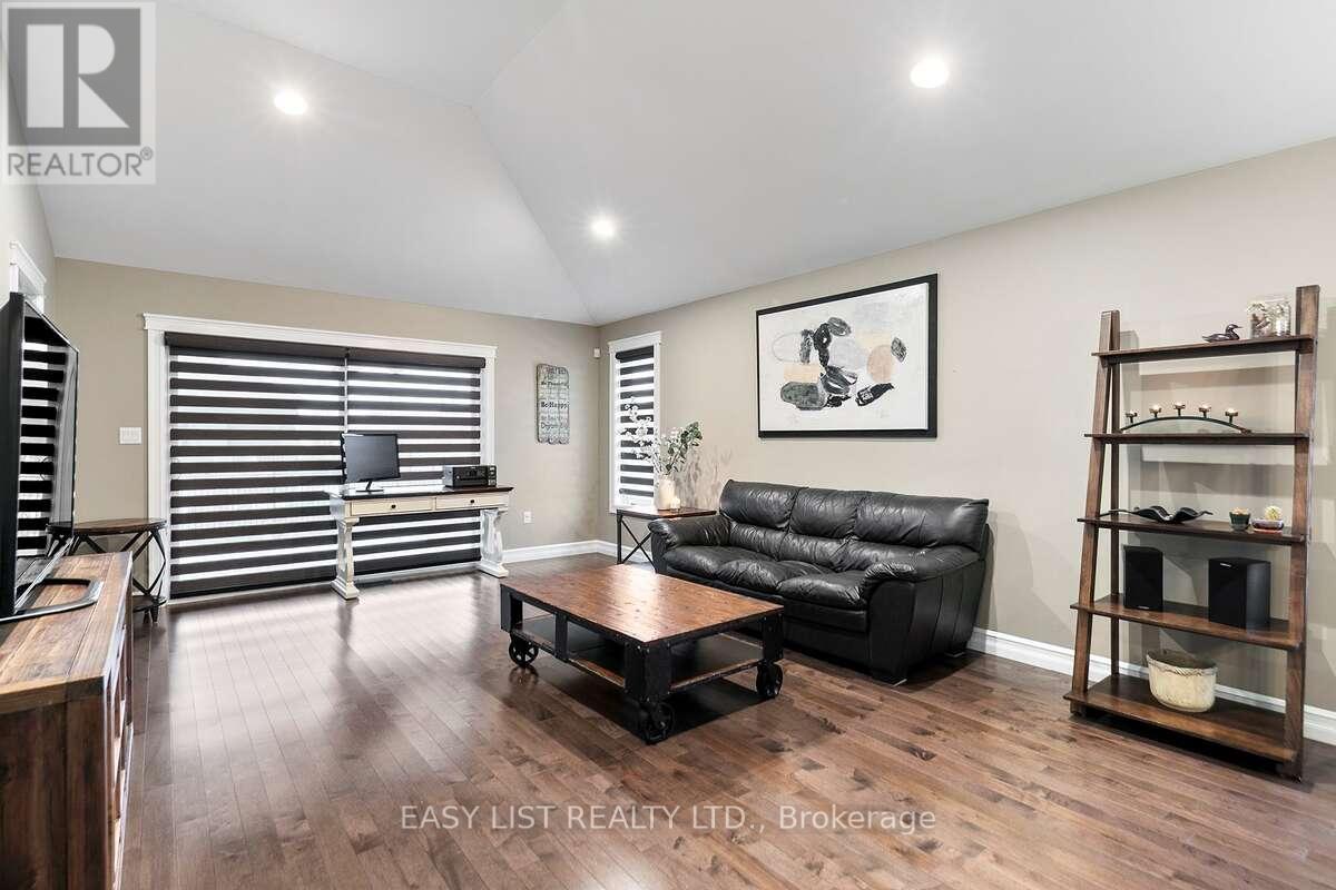 1160 Alliance Street, Lasalle, ON - Indoor Photo Showing Other Room