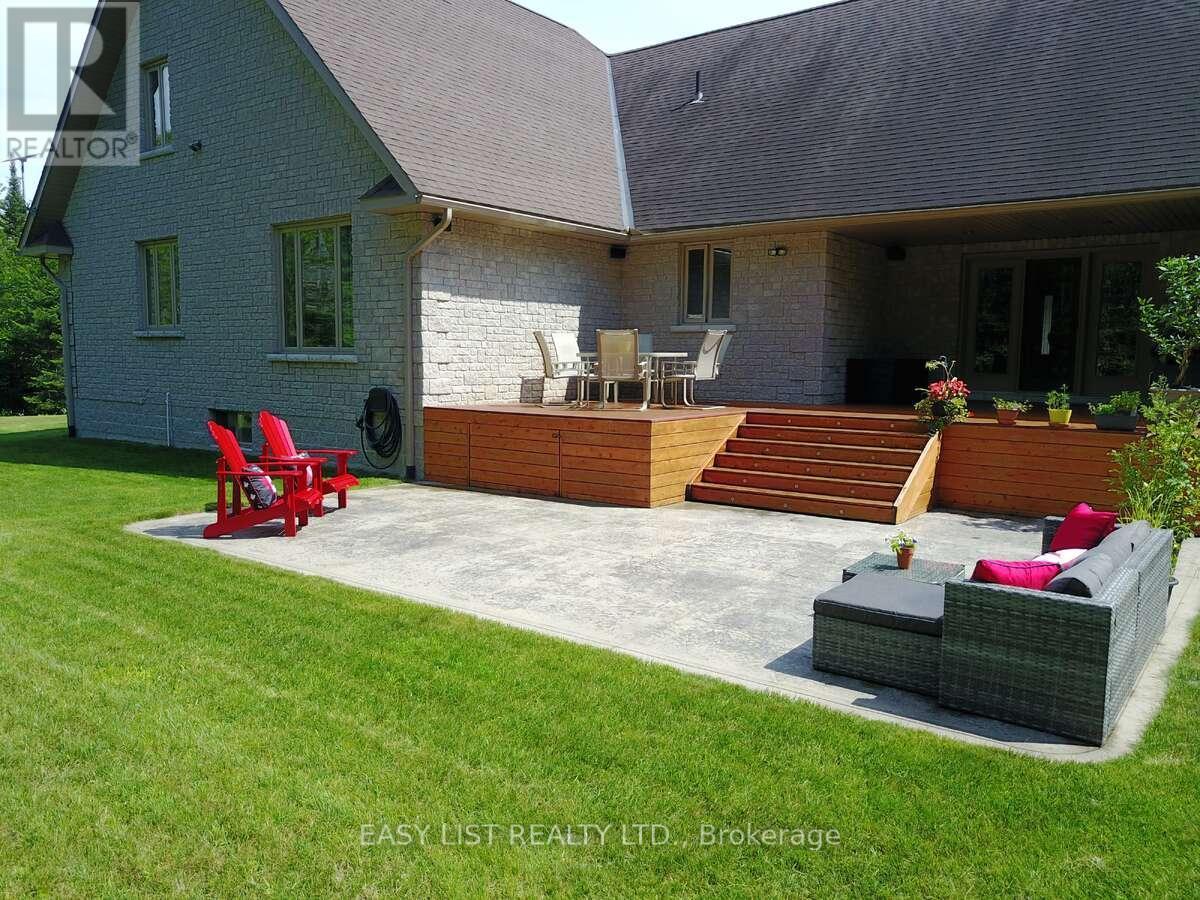 110 Monck Square, Laurentian Hills, ON - Outdoor With Deck Patio Veranda