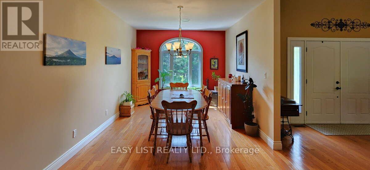 110 Monck Square, Laurentian Hills, ON - Indoor Photo Showing Dining Room