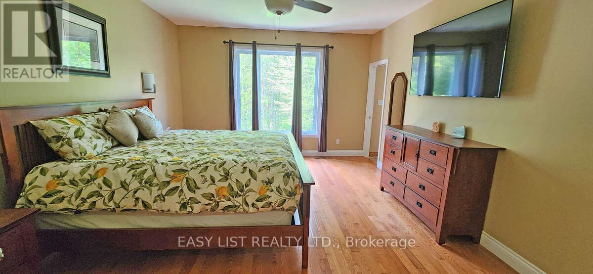 110 Monck Square, Laurentian Hills, ON - Indoor Photo Showing Bedroom