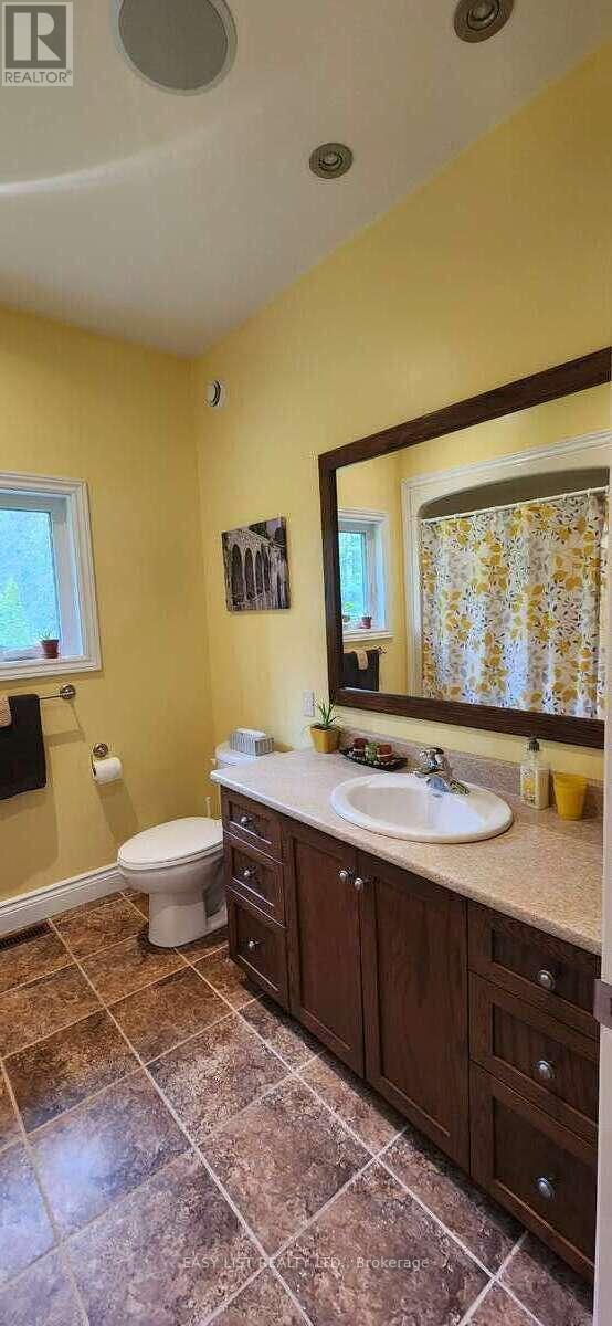 110 Monck Square, Laurentian Hills, ON - Indoor Photo Showing Bathroom