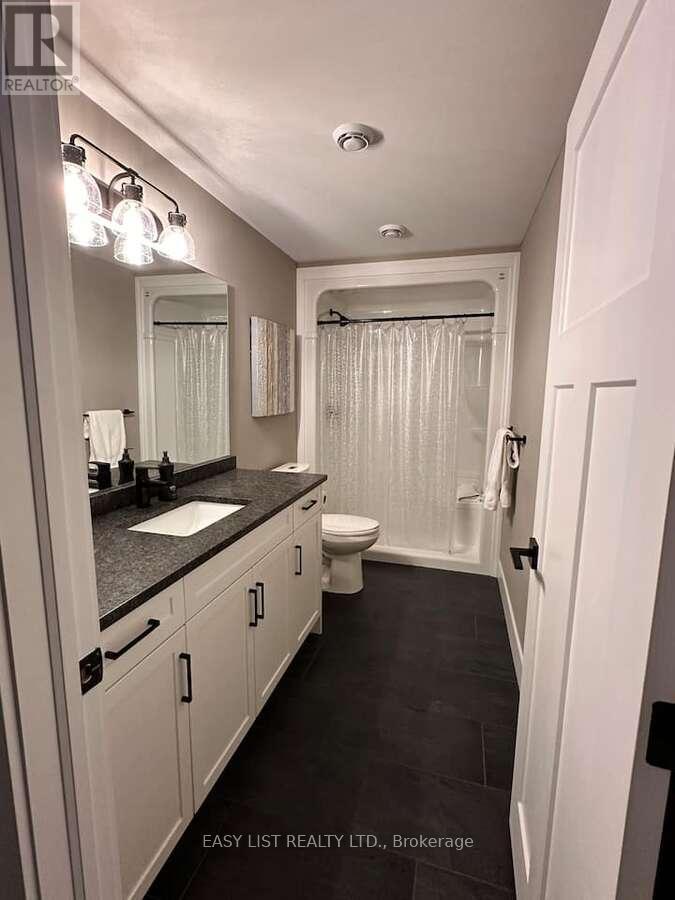 2 Creek Side Place, Lambton Shores, ON - Indoor Photo Showing Bathroom