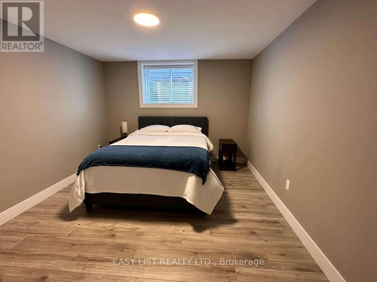 2 Creek Side Place, Lambton Shores, ON - Indoor Photo Showing Bedroom