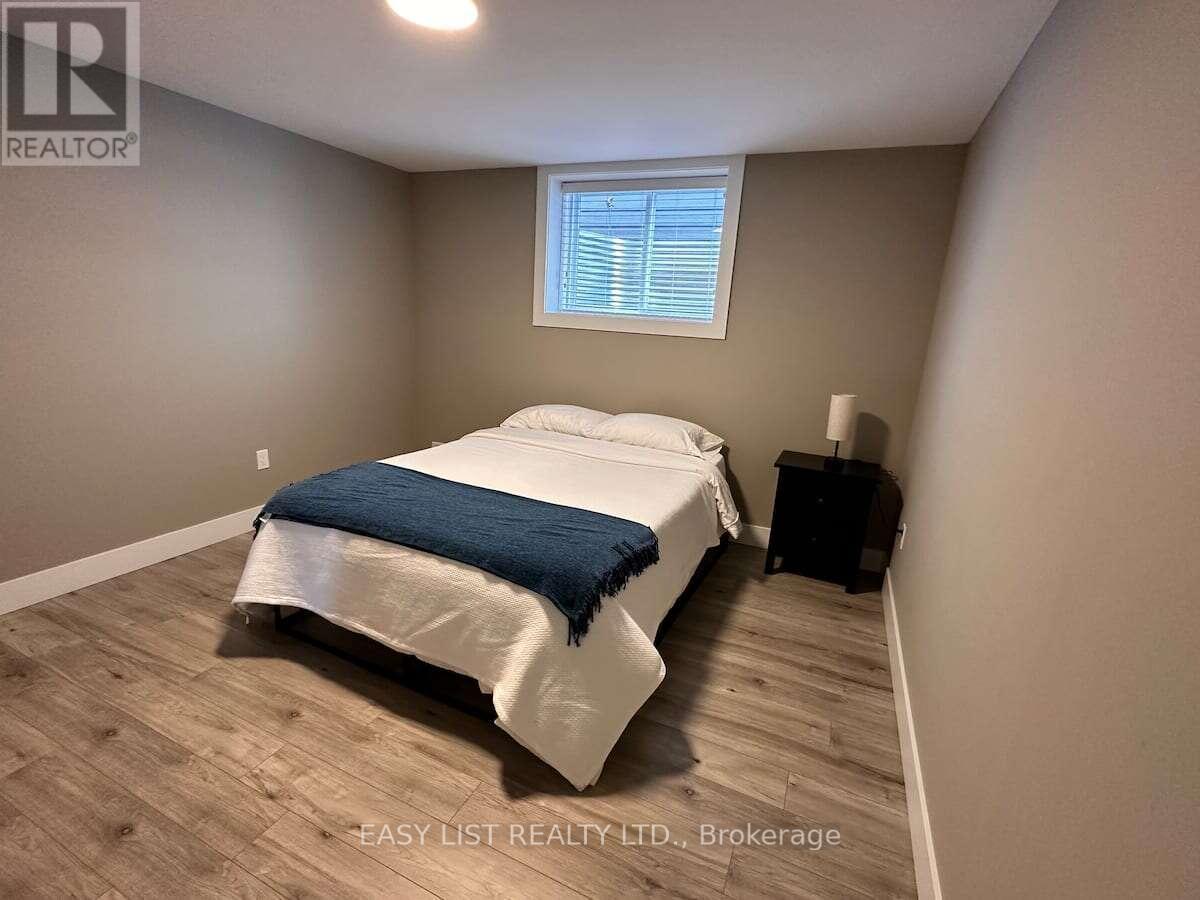 2 Creek Side Place, Lambton Shores, ON - Indoor Photo Showing Bedroom