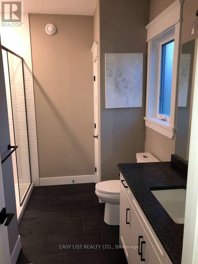 2 Creek Side Place, Lambton Shores, ON - Indoor Photo Showing Bathroom