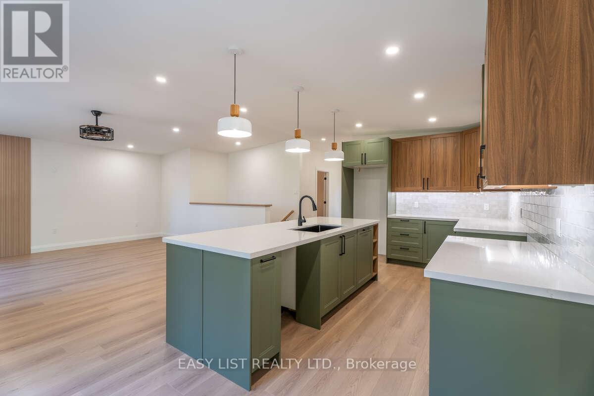 14 Eagle Road, Tiny, ON - Indoor Photo Showing Kitchen With Upgraded Kitchen