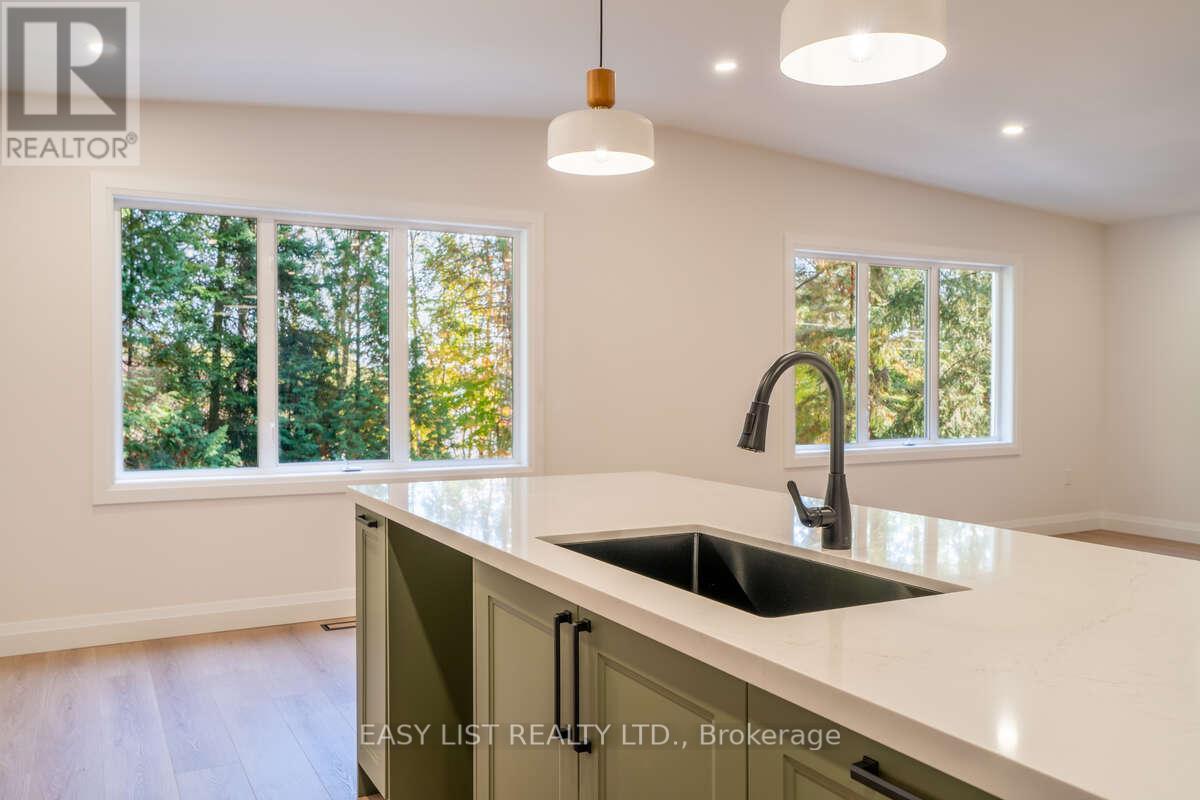 14 Eagle Road, Tiny, ON - Indoor Photo Showing Kitchen