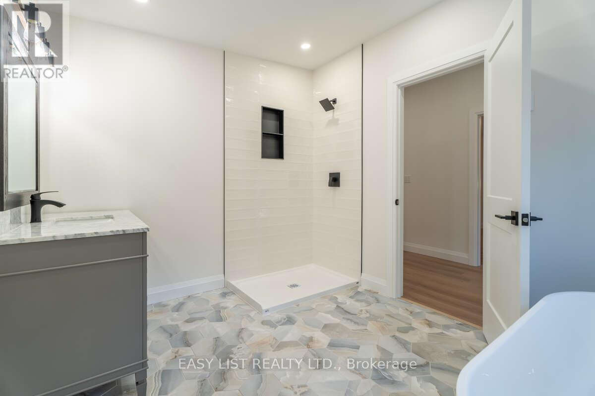 14 Eagle Road, Tiny, ON - Indoor