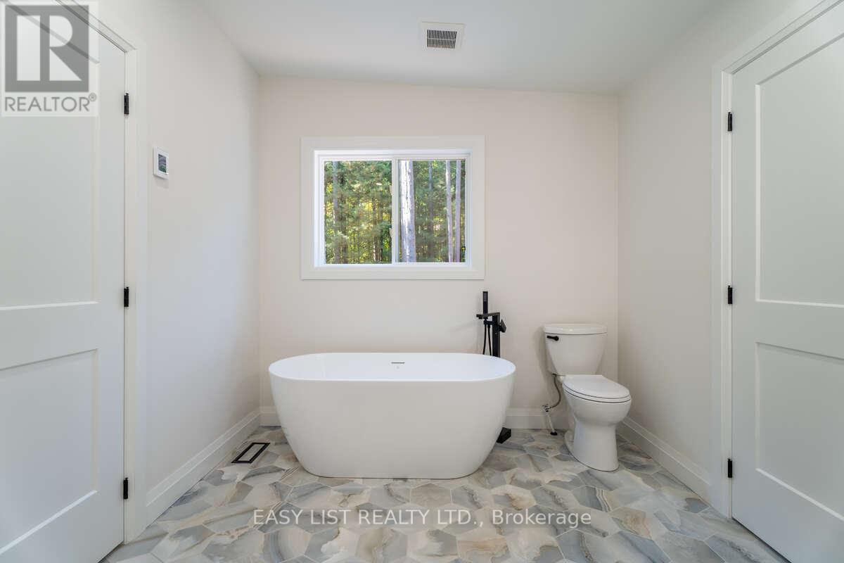 14 Eagle Road, Tiny, ON - Indoor Photo Showing Bathroom