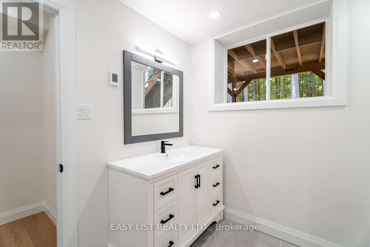 14 Eagle Road, Tiny, ON - Indoor