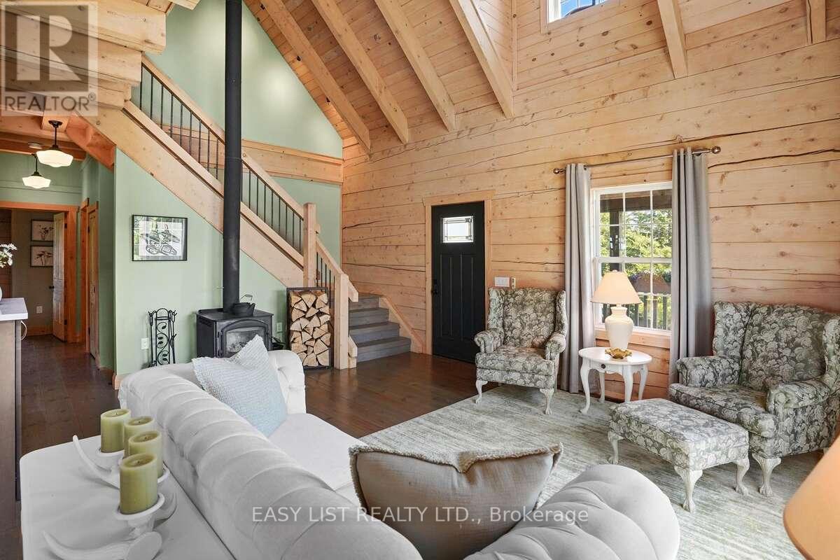 44 Trent River Road S, Kawartha Lakes, ON - Indoor Photo Showing Living Room