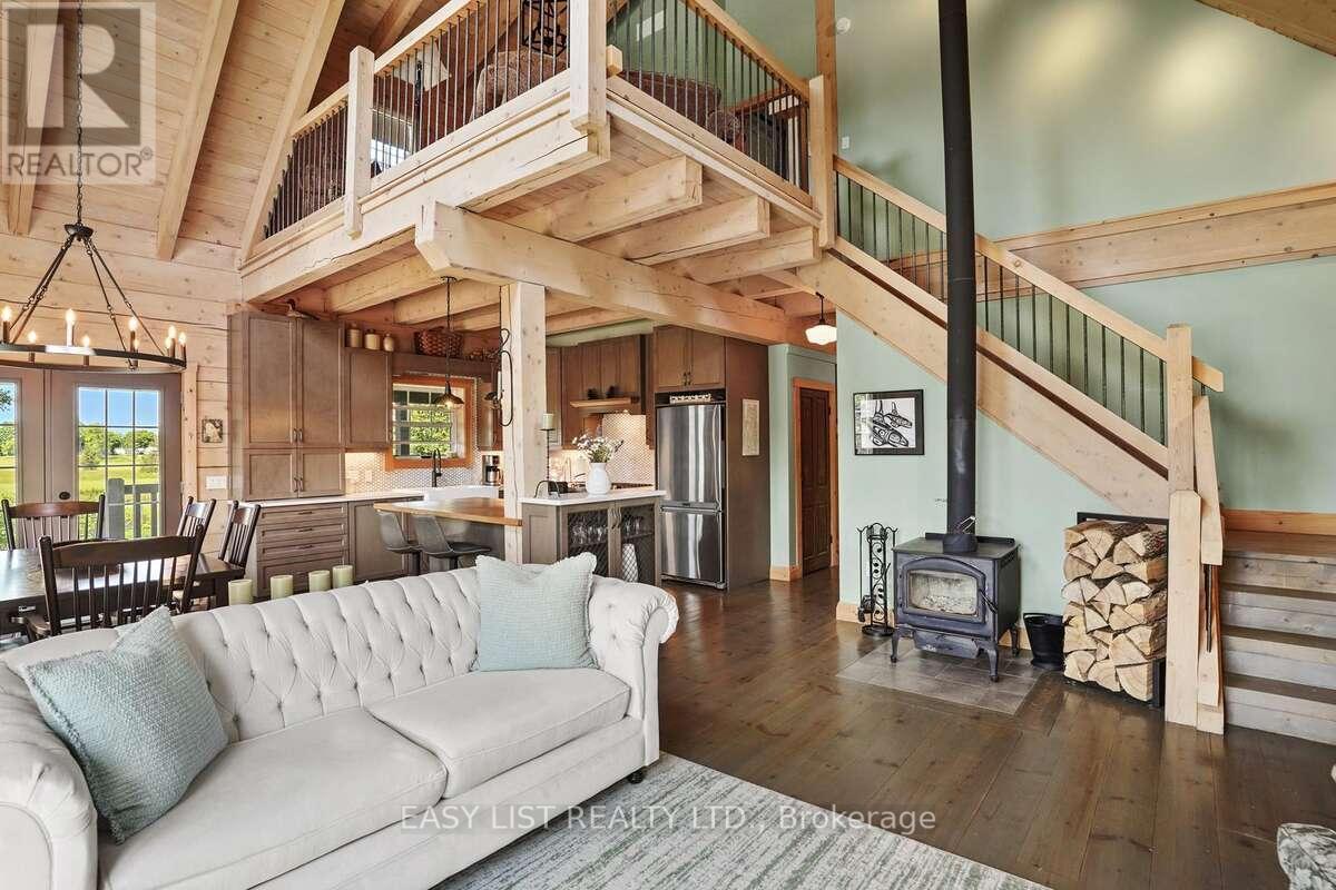 44 Trent River Road S, Kawartha Lakes, ON - Indoor Photo Showing Living Room