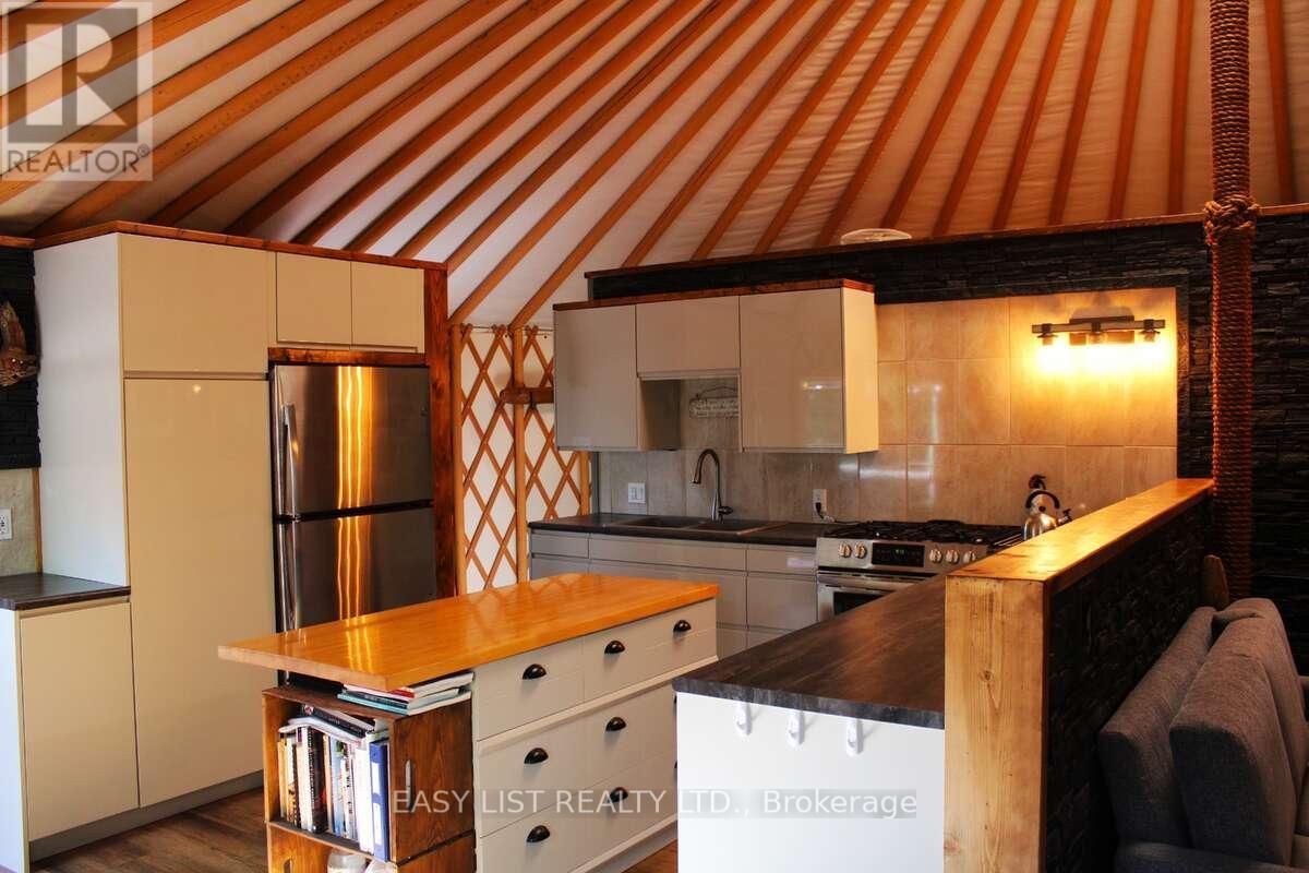 951 Hwy 641, Kenora, ON - Indoor Photo Showing Kitchen