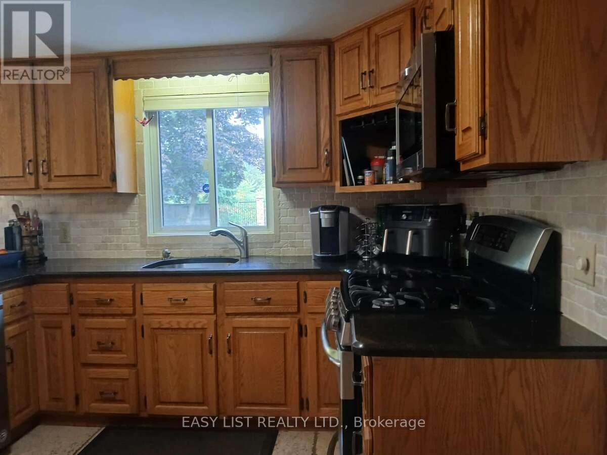 7652 Harris Point Drive, Plympton-Wyoming, ON - Indoor Photo Showing Kitchen With Double Sink
