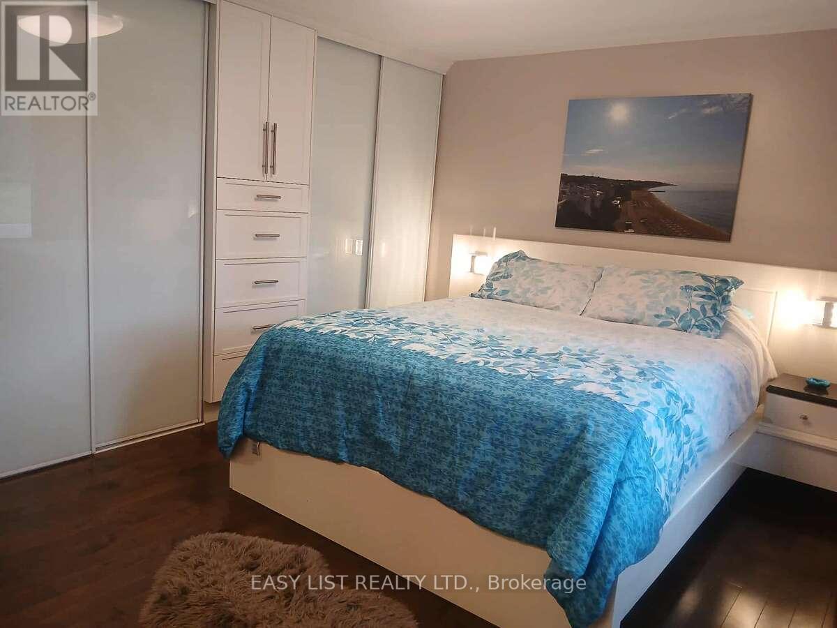 7652 Harris Point Drive, Plympton-Wyoming, ON - Indoor Photo Showing Bedroom