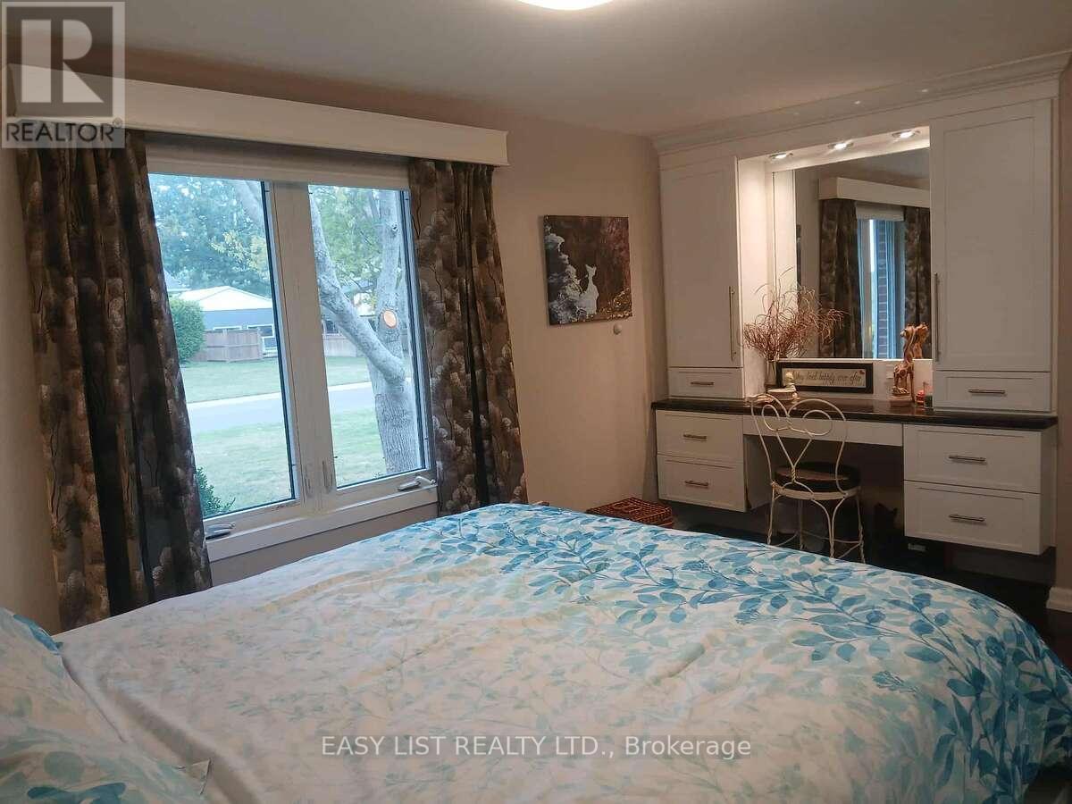 7652 Harris Point Drive, Plympton-Wyoming, ON - Indoor Photo Showing Bedroom