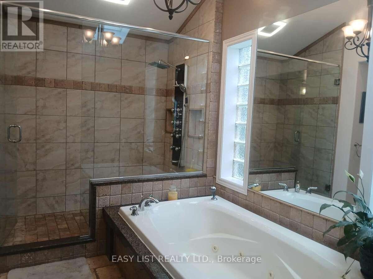 7652 Harris Point Drive, Plympton-Wyoming, ON - Indoor Photo Showing Bathroom