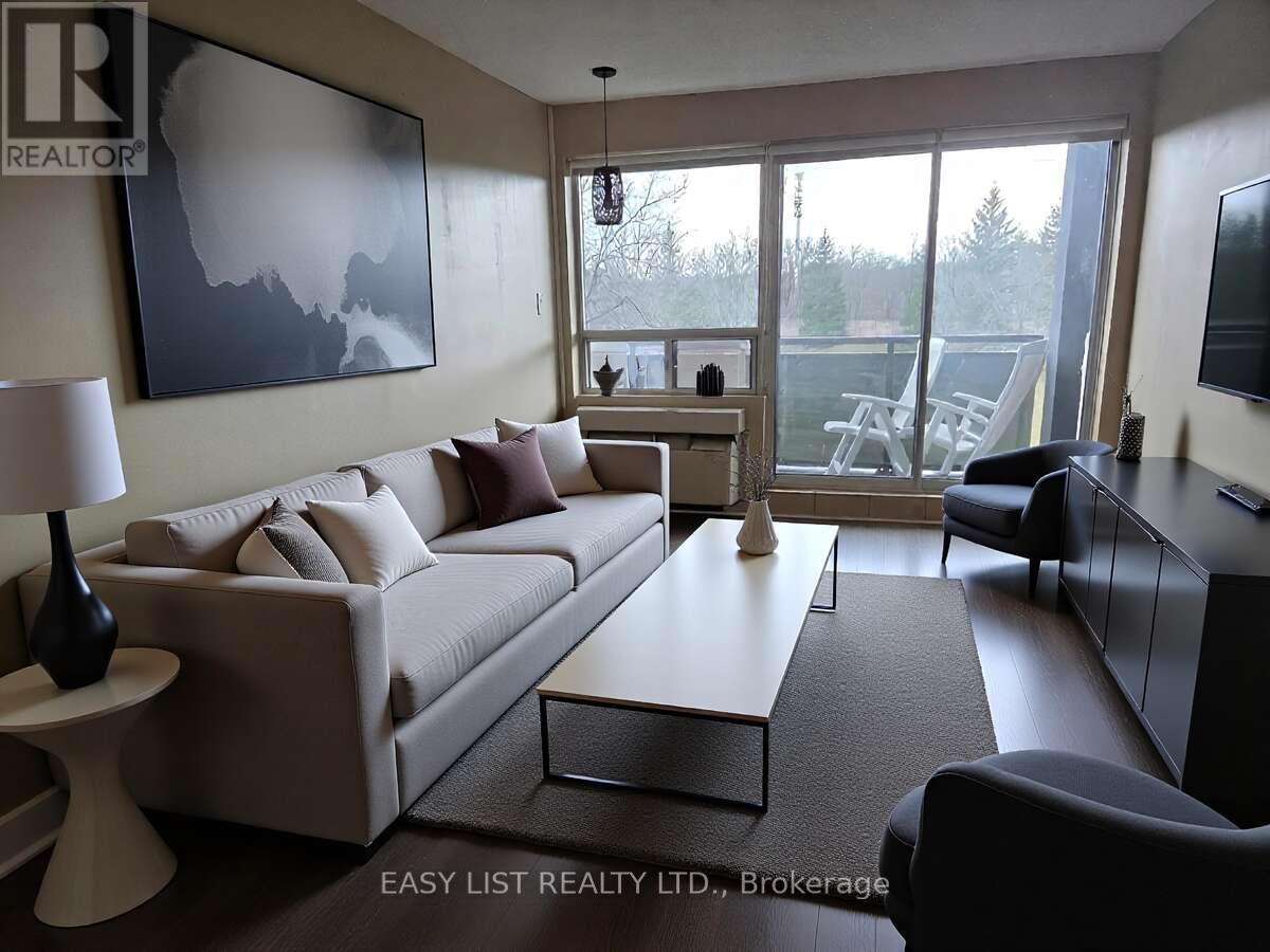 203 - 155 Main Street N, Newmarket, ON - Indoor Photo Showing Living Room