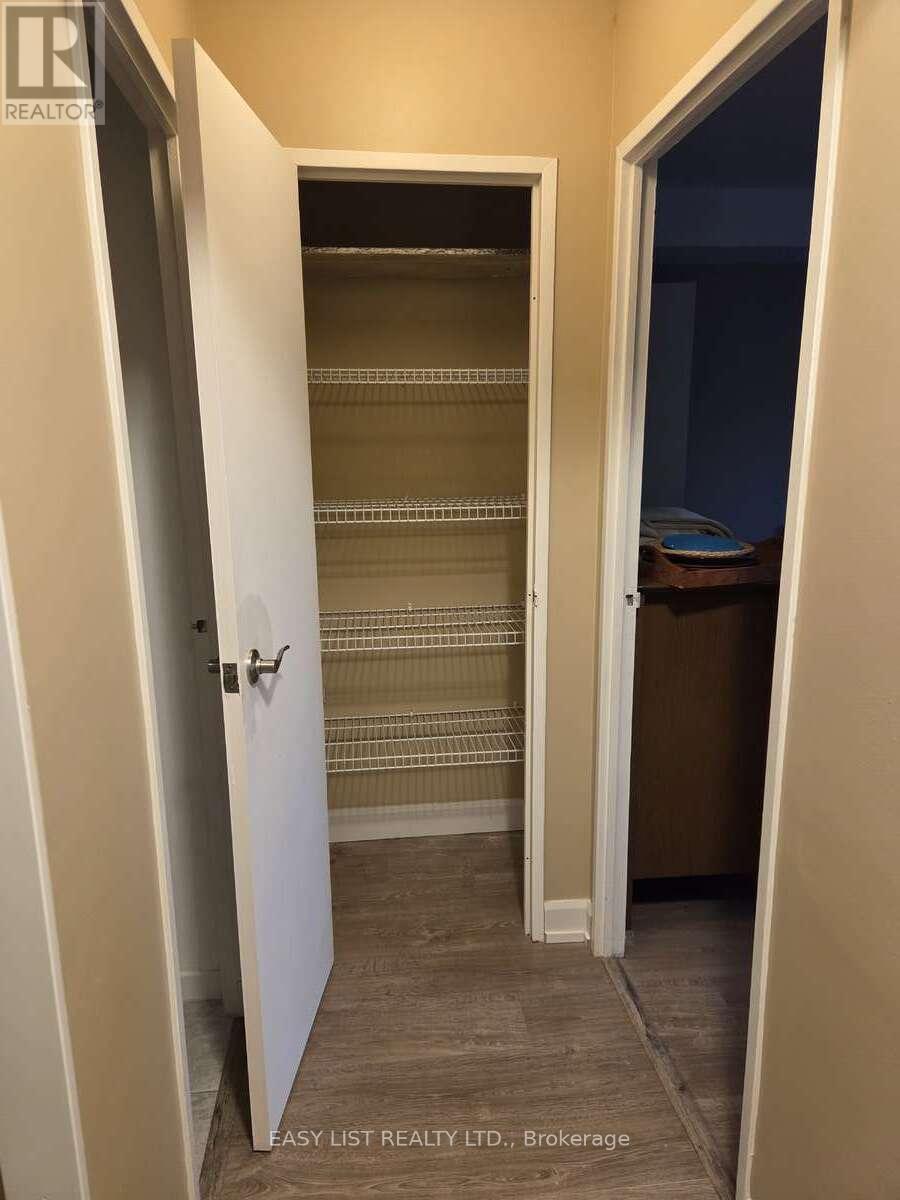 203 - 155 Main Street N, Newmarket, ON - Indoor