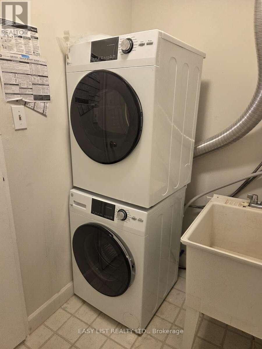 203 - 155 Main Street N, Newmarket, ON - Indoor Photo Showing Laundry Room