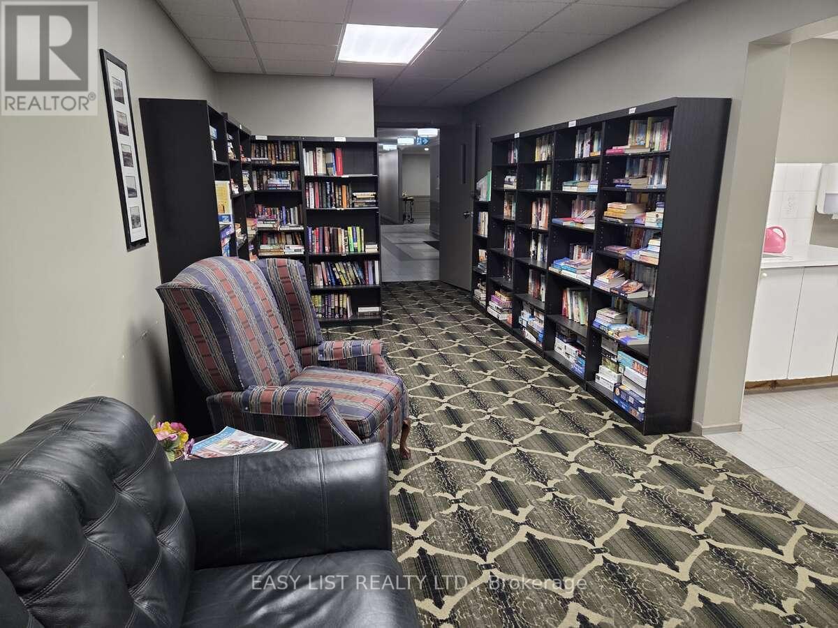 203 - 155 Main Street N, Newmarket, ON - Indoor