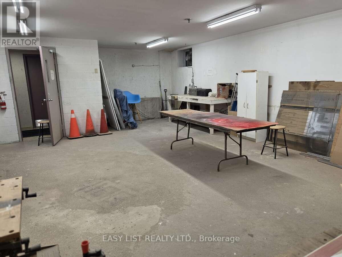 203 - 155 Main Street N, Newmarket, ON - Indoor