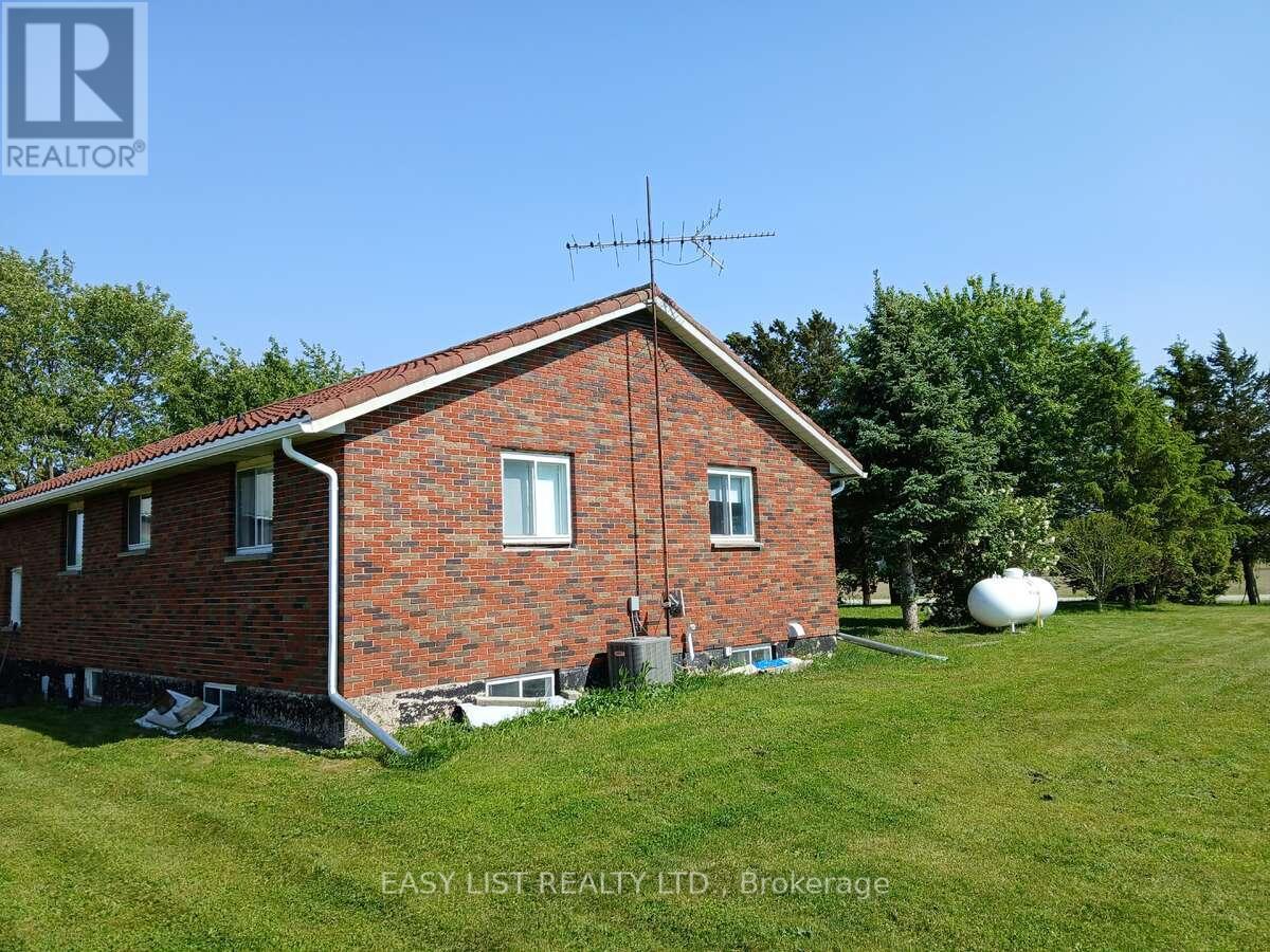 4792 Langbank Line, Dawn-Euphemia, ON