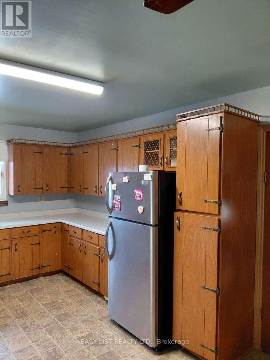 4792 Langbank Line, Dawn-Euphemia, ON
