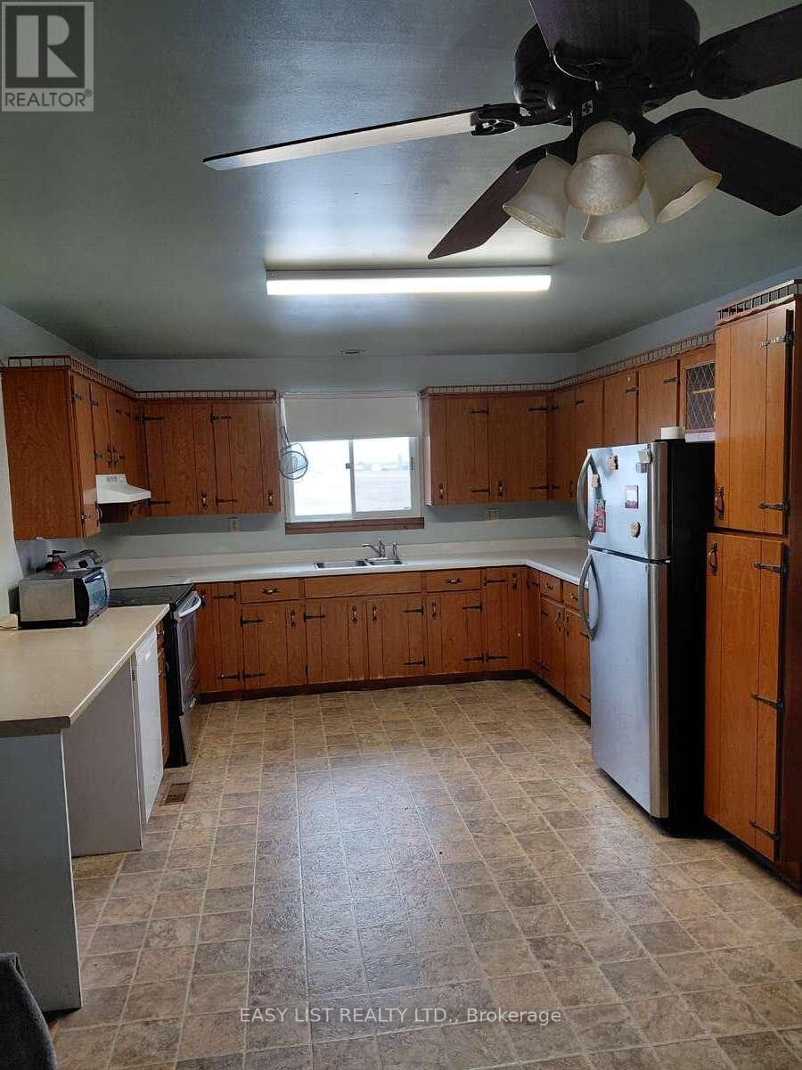 4792 Langbank Line, Dawn-Euphemia, ON