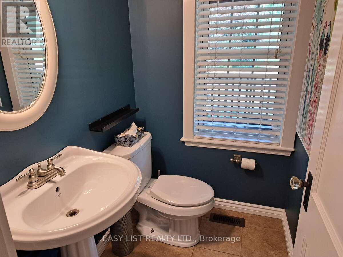 18 Mill Street, Essa, ON - Indoor Photo Showing Bathroom