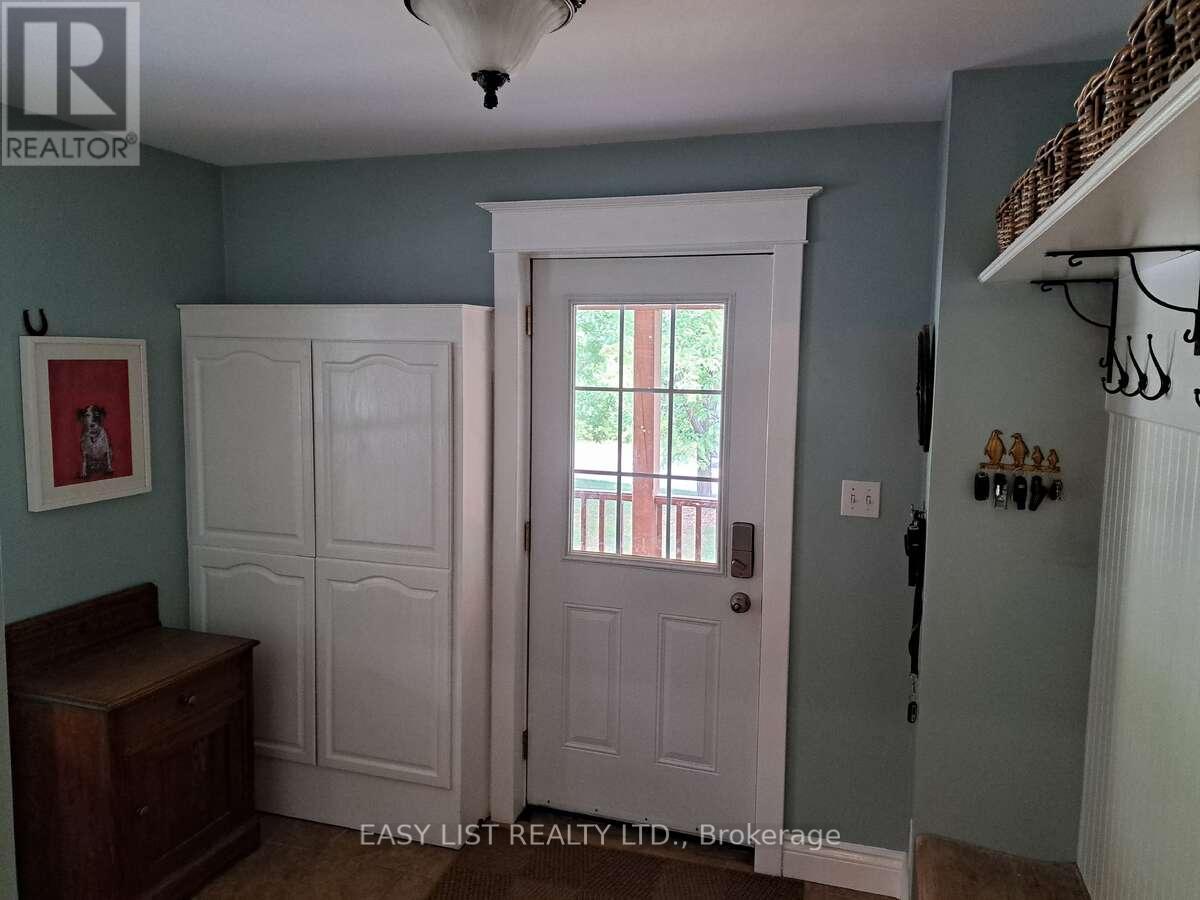 18 Mill Street, Essa, ON - Indoor Photo Showing Other Room