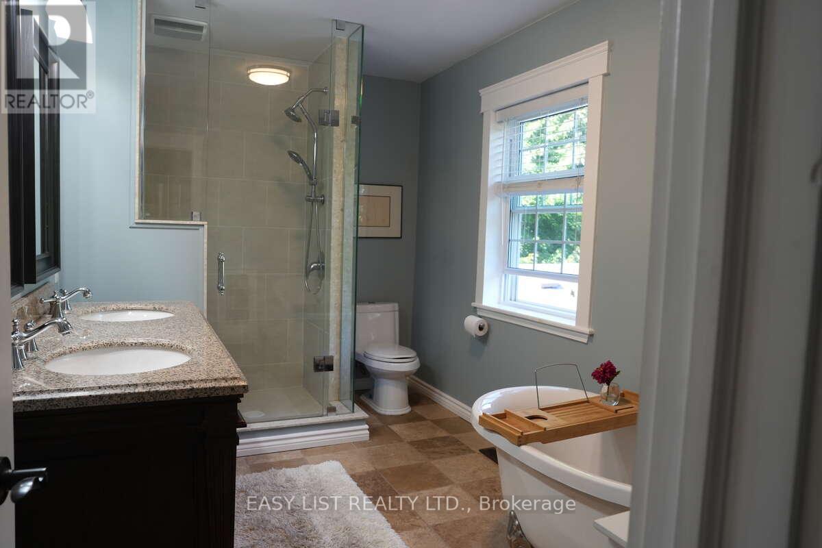 18 Mill Street, Essa, ON - Indoor Photo Showing Bathroom