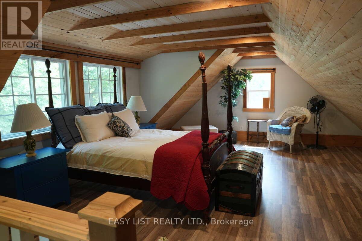 18 Mill Street, Essa, ON - Indoor Photo Showing Bedroom