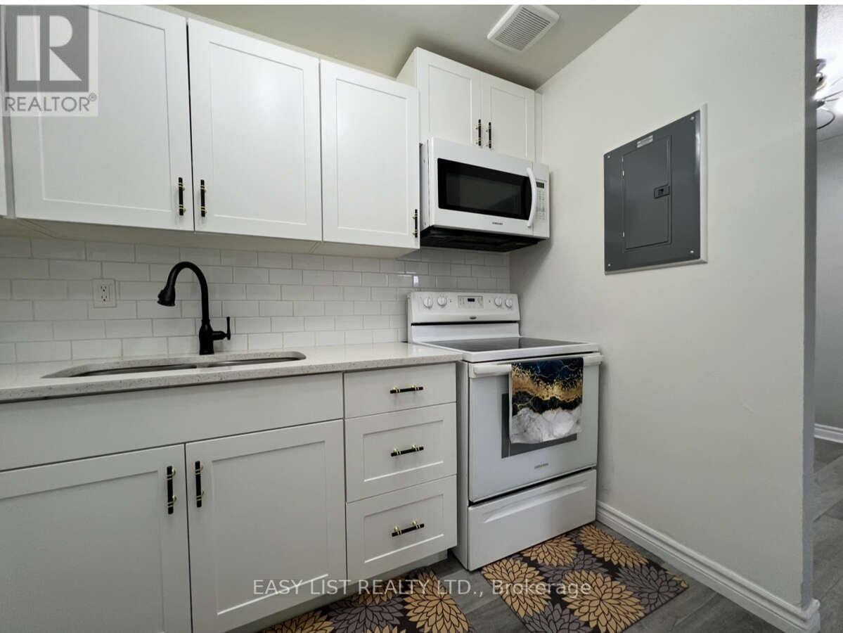 304 - 1582 Ernest Avenue, London South, ON - Indoor Photo Showing Kitchen With Double Sink