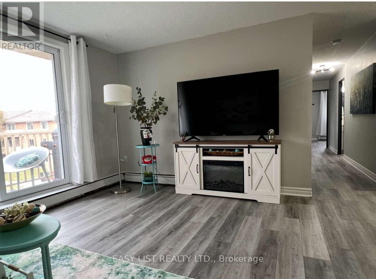 304 - 1582 Ernest Avenue, London South, ON - Indoor Photo Showing Living Room