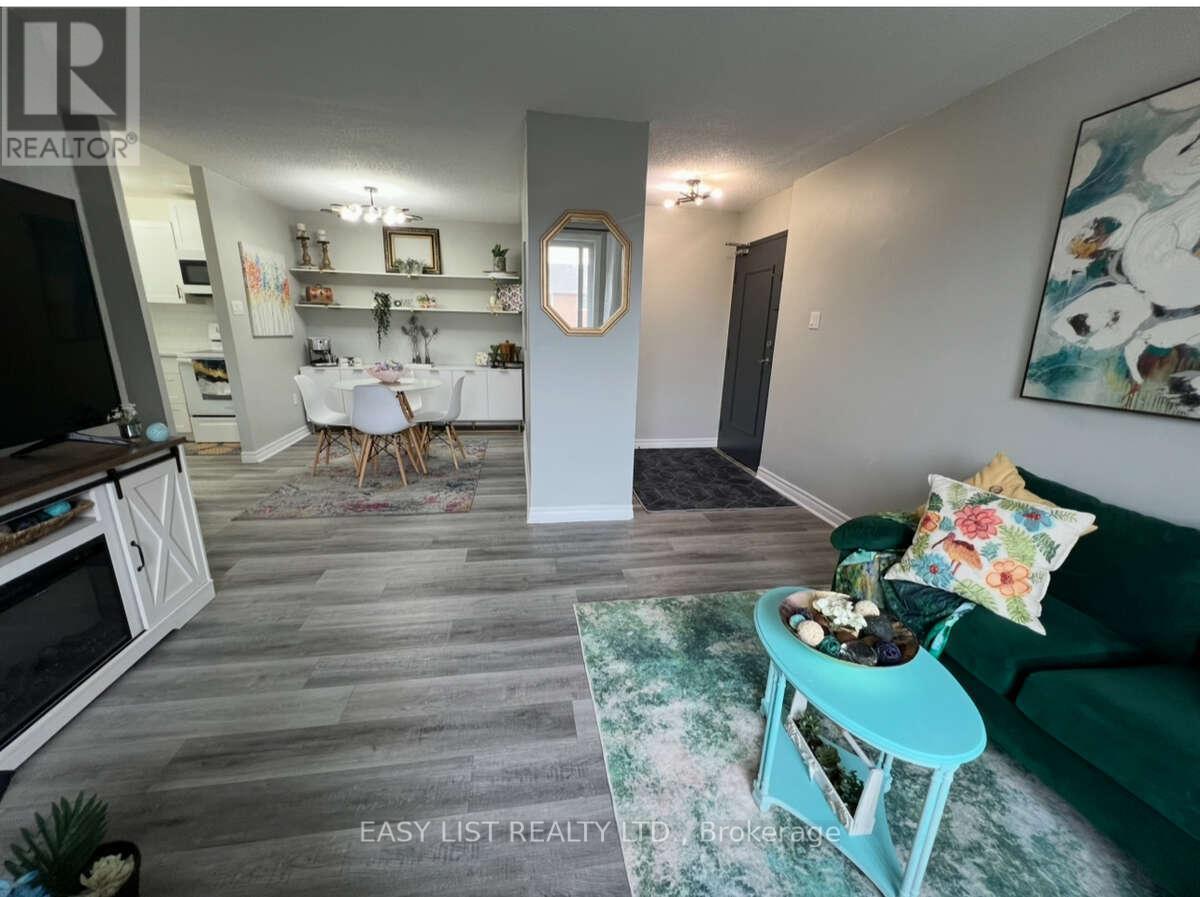 304 - 1582 Ernest Avenue, London South, ON - Indoor Photo Showing Living Room