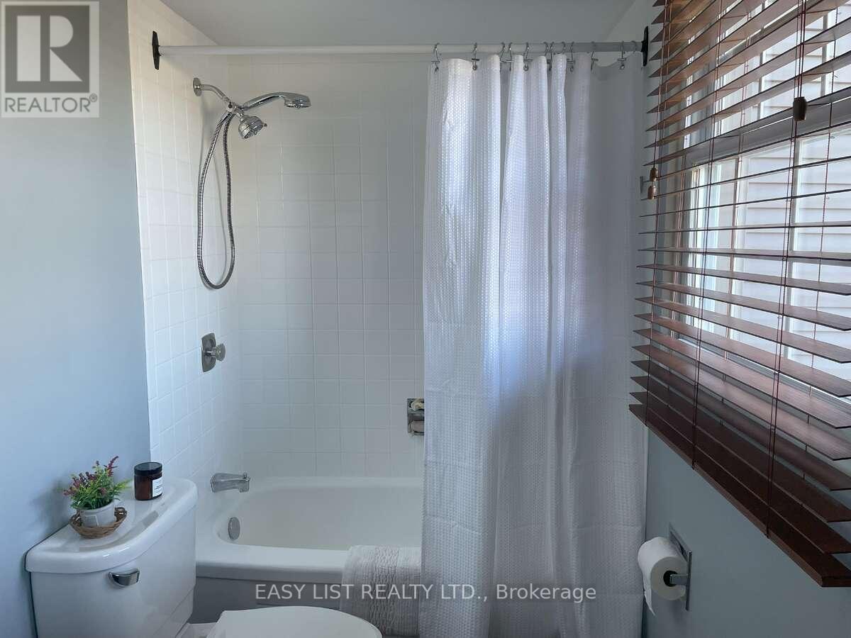 6942 Barrisdale Drive, Mississauga, ON - Indoor Photo Showing Bathroom