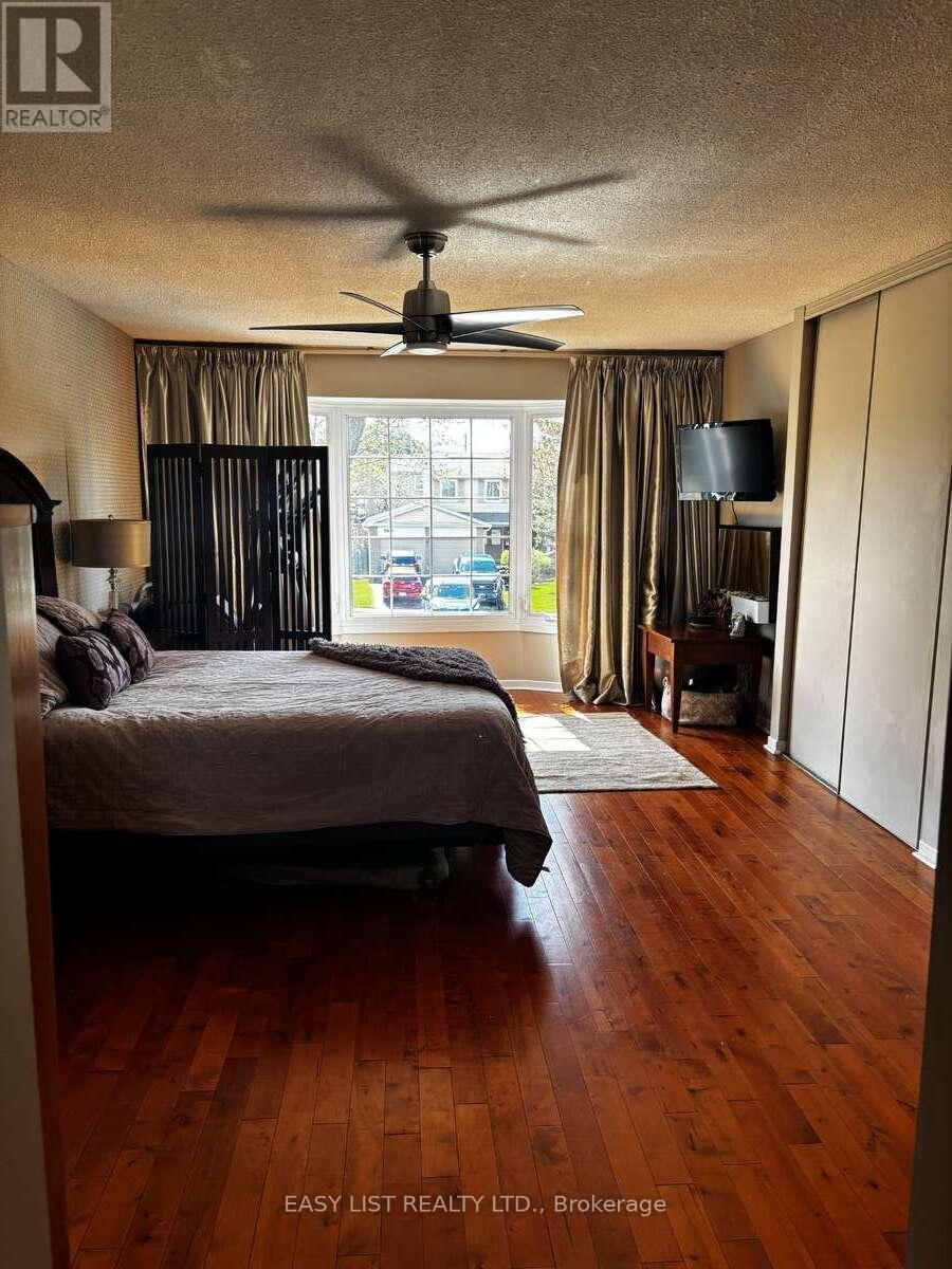 6942 Barrisdale Drive, Mississauga, ON - Indoor Photo Showing Bedroom